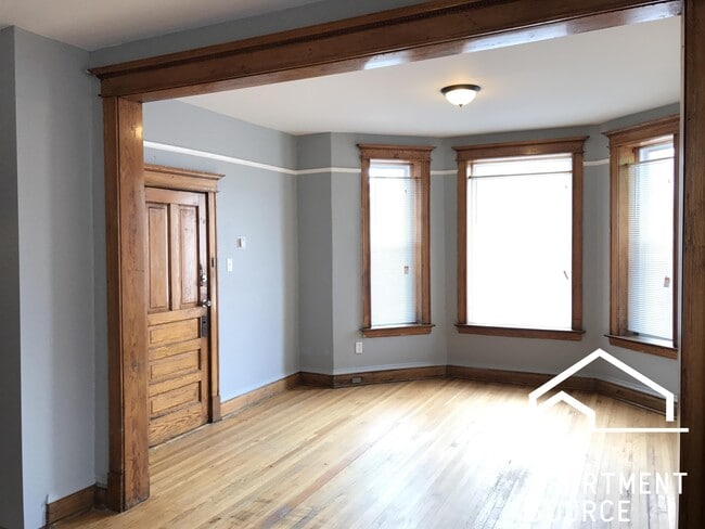 Photo - 2215 S Albany Ave Unidad 1F