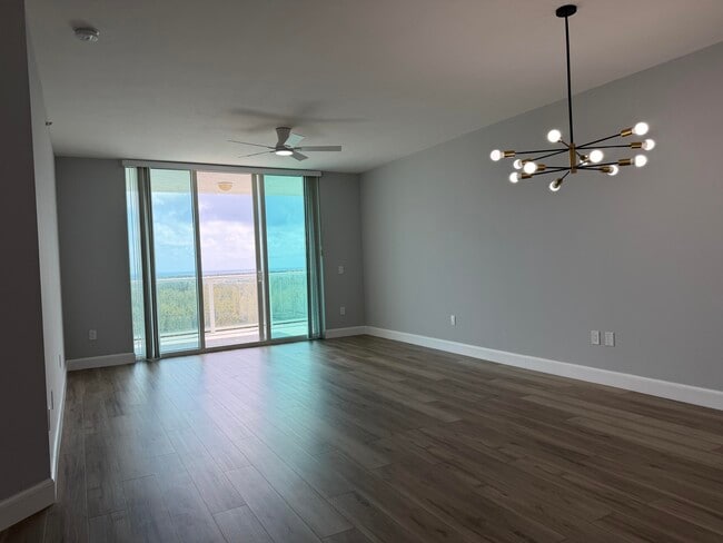 Photo - 15051 Royal Oaks Ln