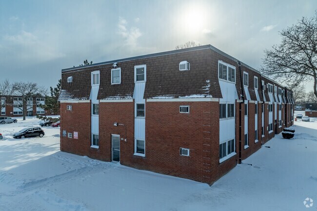 Photo - Meadowbrook Apartments