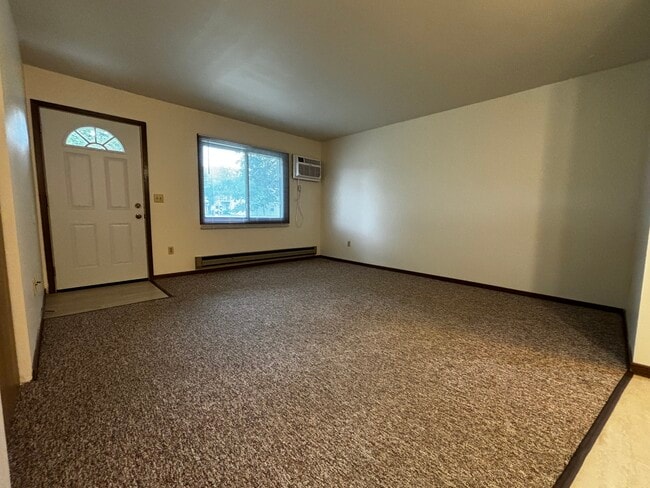 Living Room - 684 Dutchman Dr Unit 684