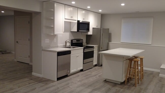 Photo - 1556 Hillview Rd Unidad Lower level