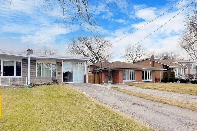 Photo - 20 Niantic Crescent