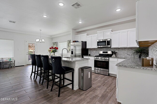 Photo - 12816 Linstead Ave