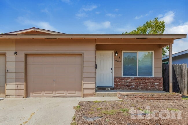Building Photo - 10069 Lincoln Village Dr