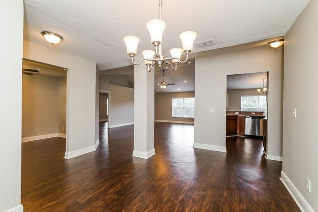 Photo - 1900 Southern Oak Loop