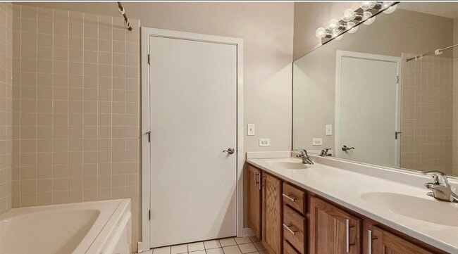 Photo - 4108 S Drexel Blvd Unit 3B