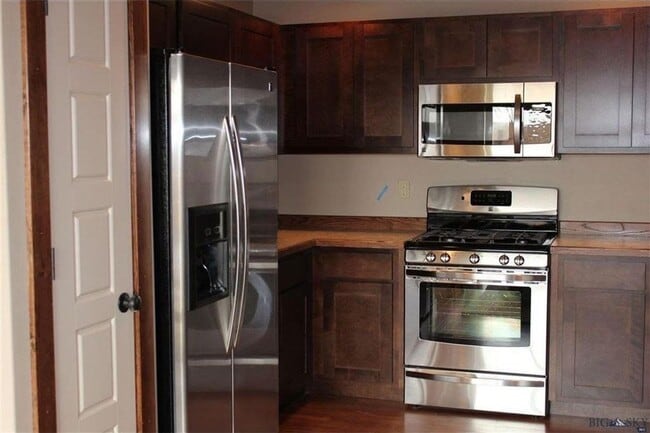 Photo - 3 Bed 2.5 Bath in Belgrade with attached double garage