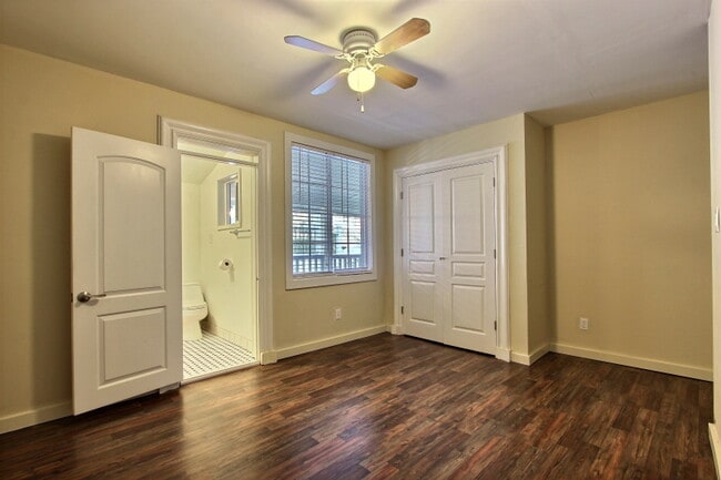 Photo - 214 E Gwinnett St Unit B