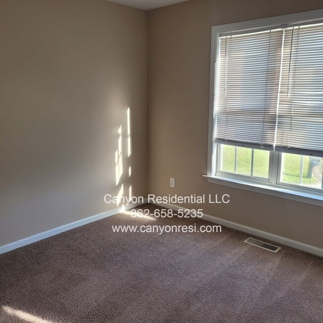 Photo - 4396 Moat Dr