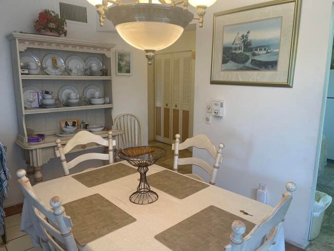 Photo - 4 W Greenway Dr Unit 201