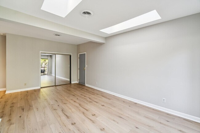 Photo - Impressive 2 bedroom, 1 bathroom condo in ... Unidad 7