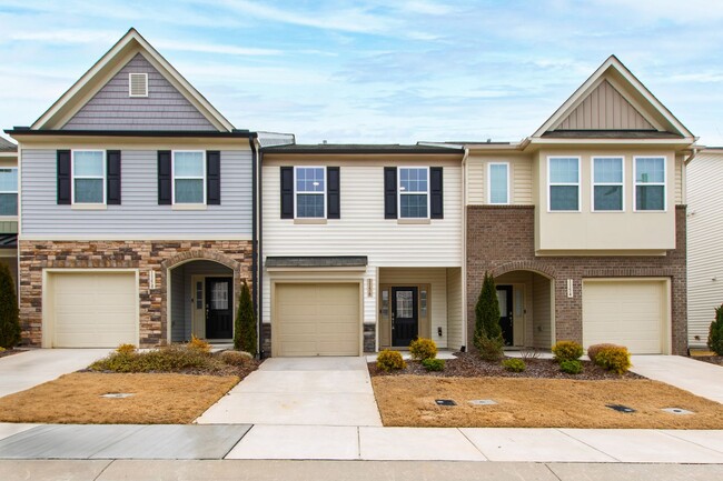 Nearly New 3 Bedroom Townhome in Fantastic... - Nearly New 3 Bedroom Townhome in Fantastic...