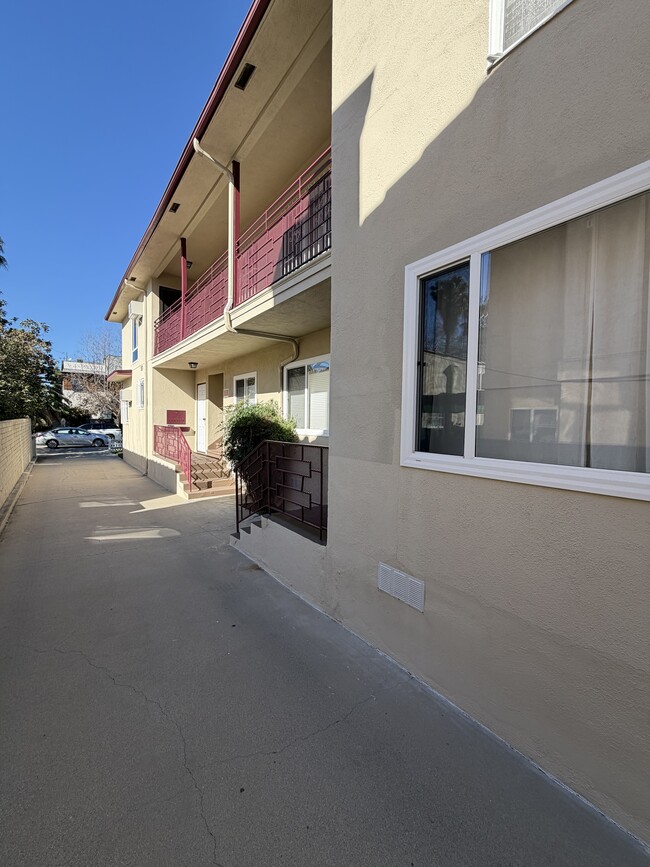 Photo - 852 N Cherokee Ave