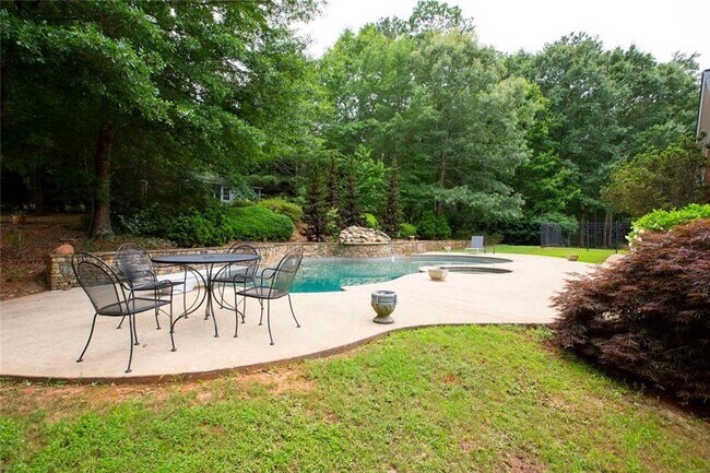 Photo - 2531 Old Salem Cir SE