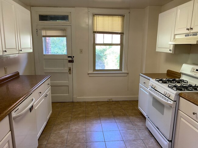 Photo - 6325 Glenview Pl