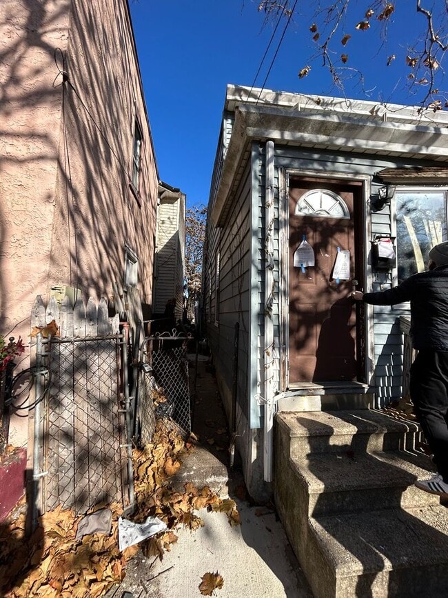 Photo - 104 Fulton St