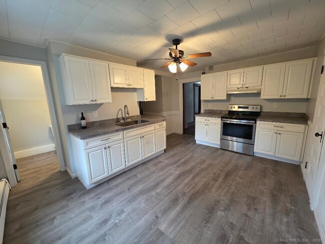 Building Photo - 73 Lewis St Unit 3 Rental