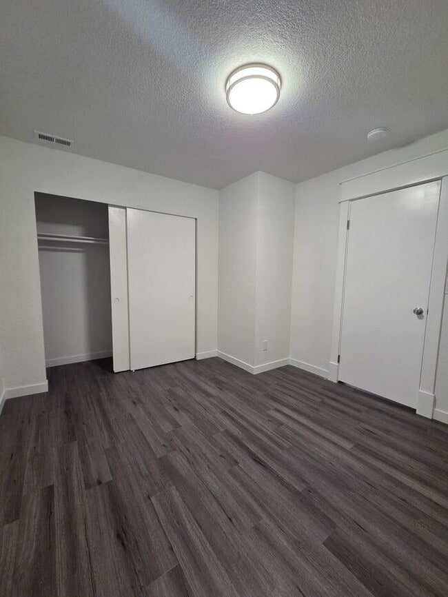 Photo - Tacoma 5 Bed, 2 Bath Split Level With Large Fenced Back Yard on Dead End Street!