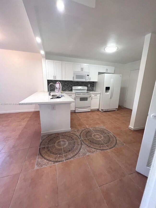 Photo - 1700 NE 191st St Unit 111