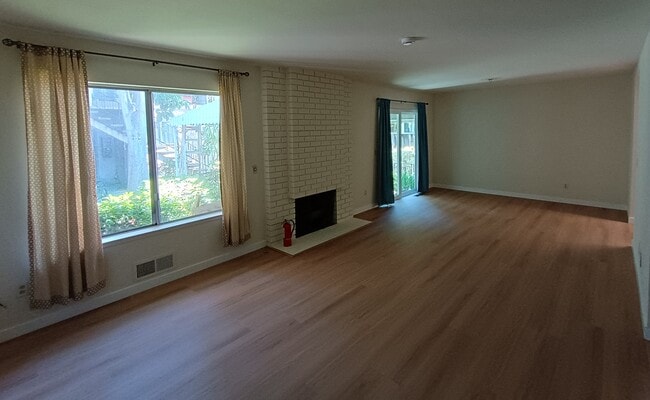 Large Living - 360 Richfield Dr Unit #1