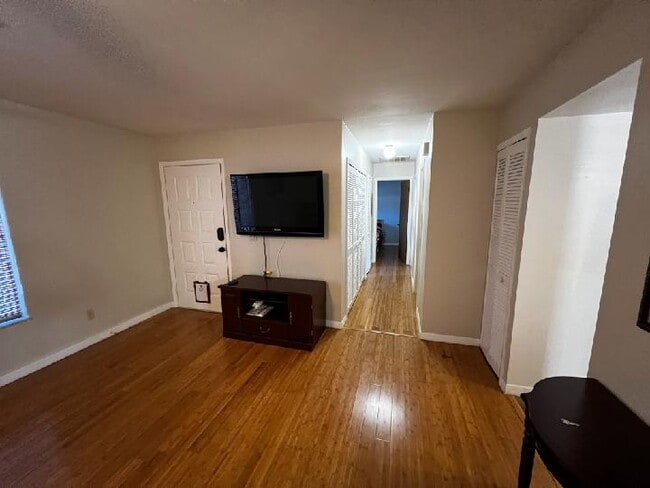 Photo - 1004 SE 8th St Unit 202