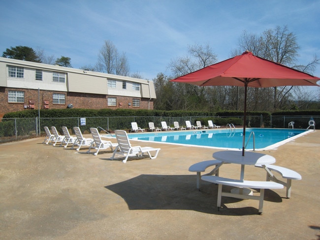 Hunting Ridge Apartments - Hunting Ridge Apartments