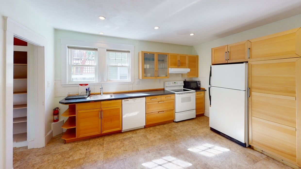 Photo - Private bedroom in 4 bed/1.5 bath Home