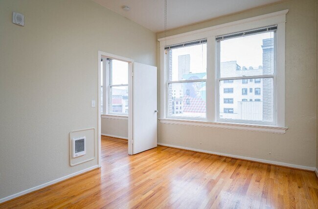 Maurice Dear Apartments