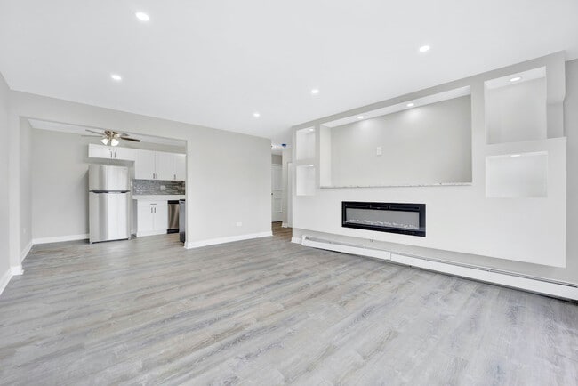 Photo - 121 W 63rd St