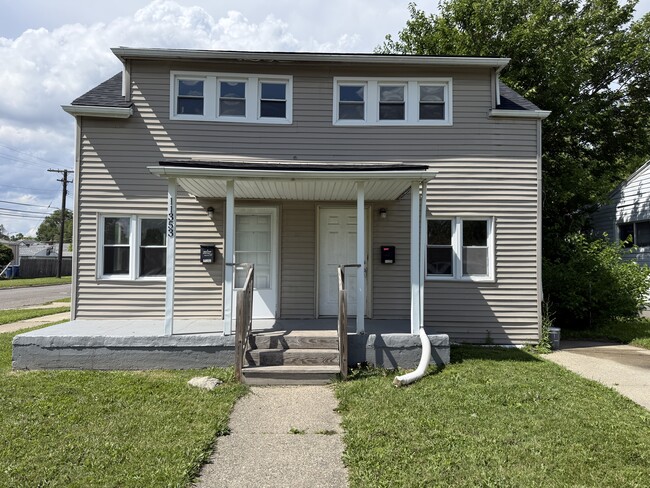 Building Photo - 11359 Maxwell Ave