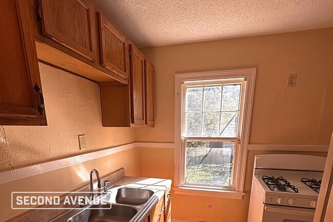 Photo - 2455 Twain Ave