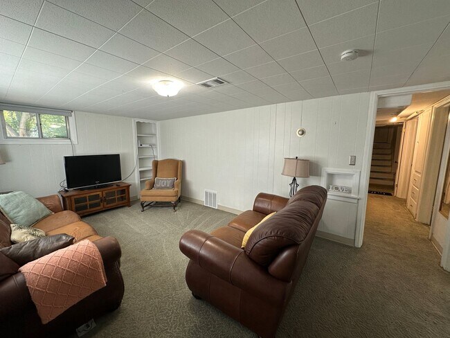 Photo - T260YL Unit Room #1 - B (shared)