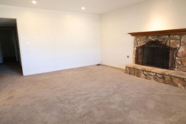 Photo - 112 Rawhide Ln