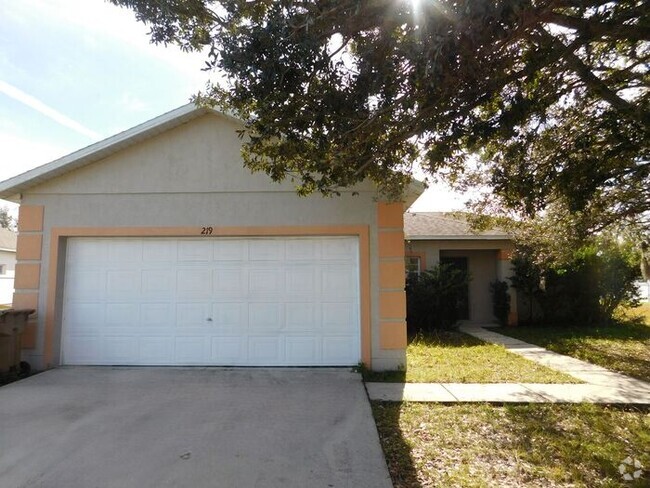 Building Photo - Single Family Home in Poinciana