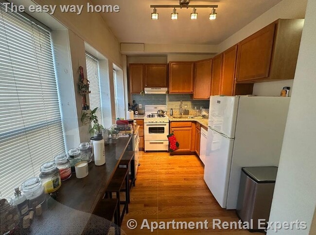 Building Photo - 1054 Cambridge St Unit #4F