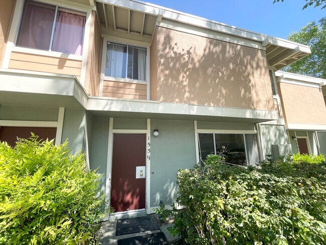 Photo - Remodeled Large 4 Bedroom 2 Bath Condo  in...