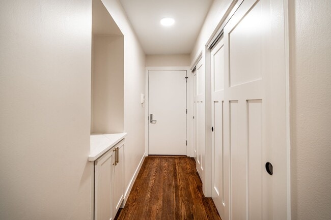 Photo - 2600 E Kenwood Blvd