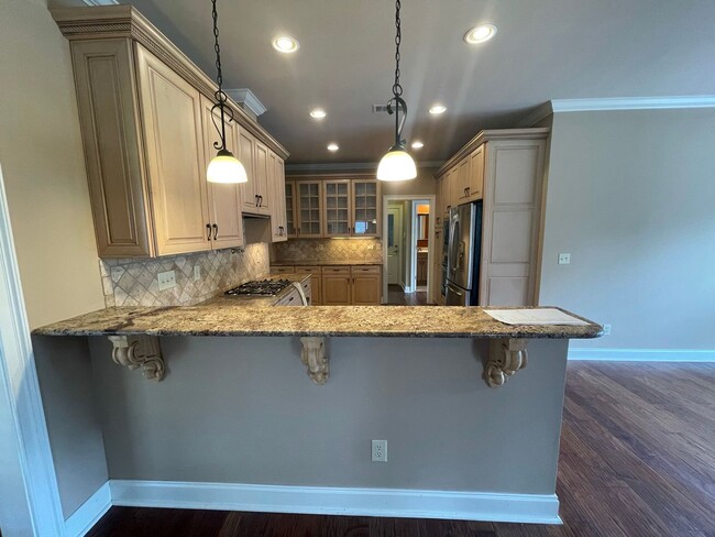 Photo - Beautiful 5 Bedroom 3 Bath In Taylor Lakes...