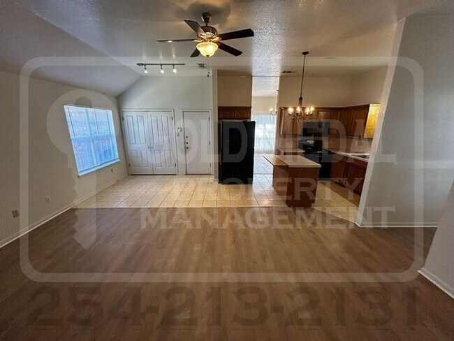 Photo - 1805 Diana Ln