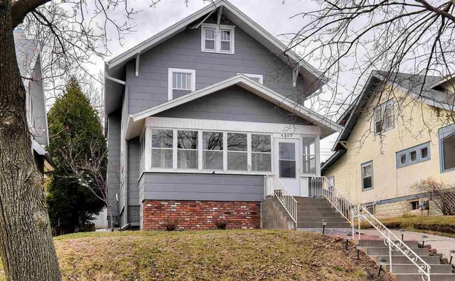 Building Photo - Original Charm With Modern Updates!!