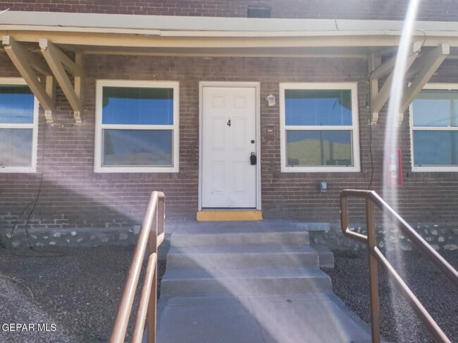 Building Photo - 1100 Cedar St Unit 4
