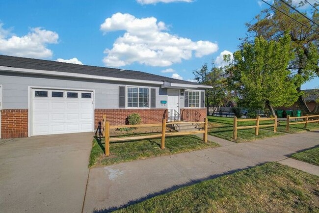 The Biggest Little BnB, Fully Furnished Vacation Rental!