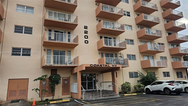 Building Photo - 2200 E Hallandale Beach Blvd Unit 709
