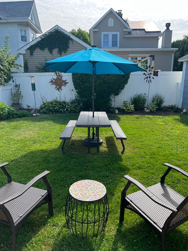 Photo - 15 Irma Ave Unidad #1