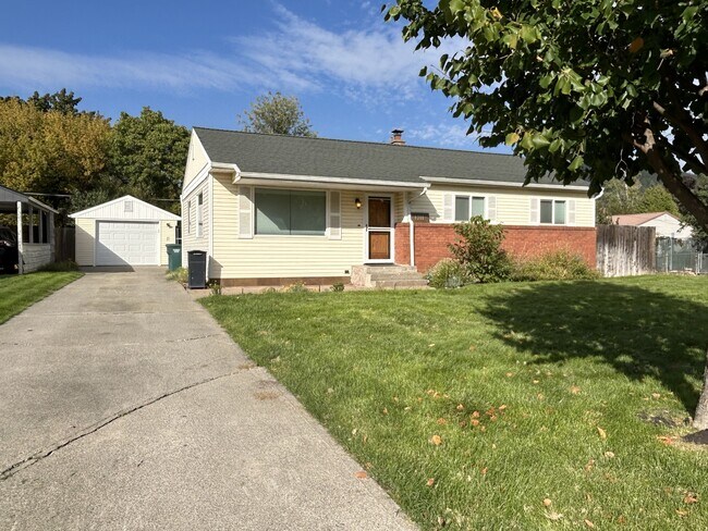 Photo - 1311 E Maple Ave