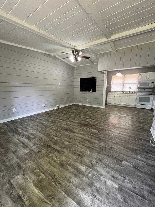 Photo - 3 bedroom 1 bath home for rent