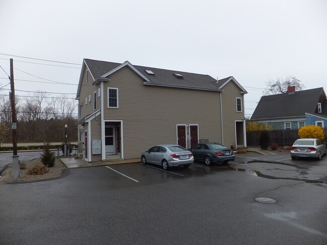 Photo - 1581 Commercial St Unit 5