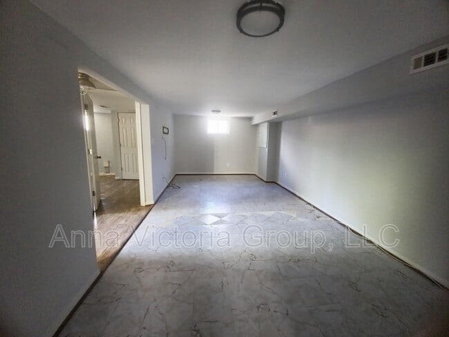 Photo - 2317 Roslyn Ave