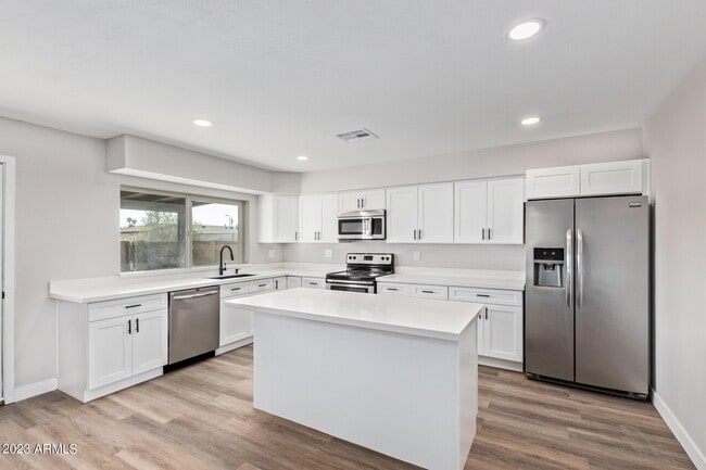 Photo - 5909 W Elm St