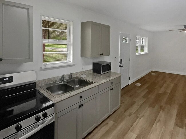 Photo - Small Cottage Home